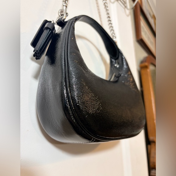 ✨ FLAWLESS Coach Carmen Mini Crossbody - Black Crinkle Patent Leather (CW036) - Picture 8 of 13